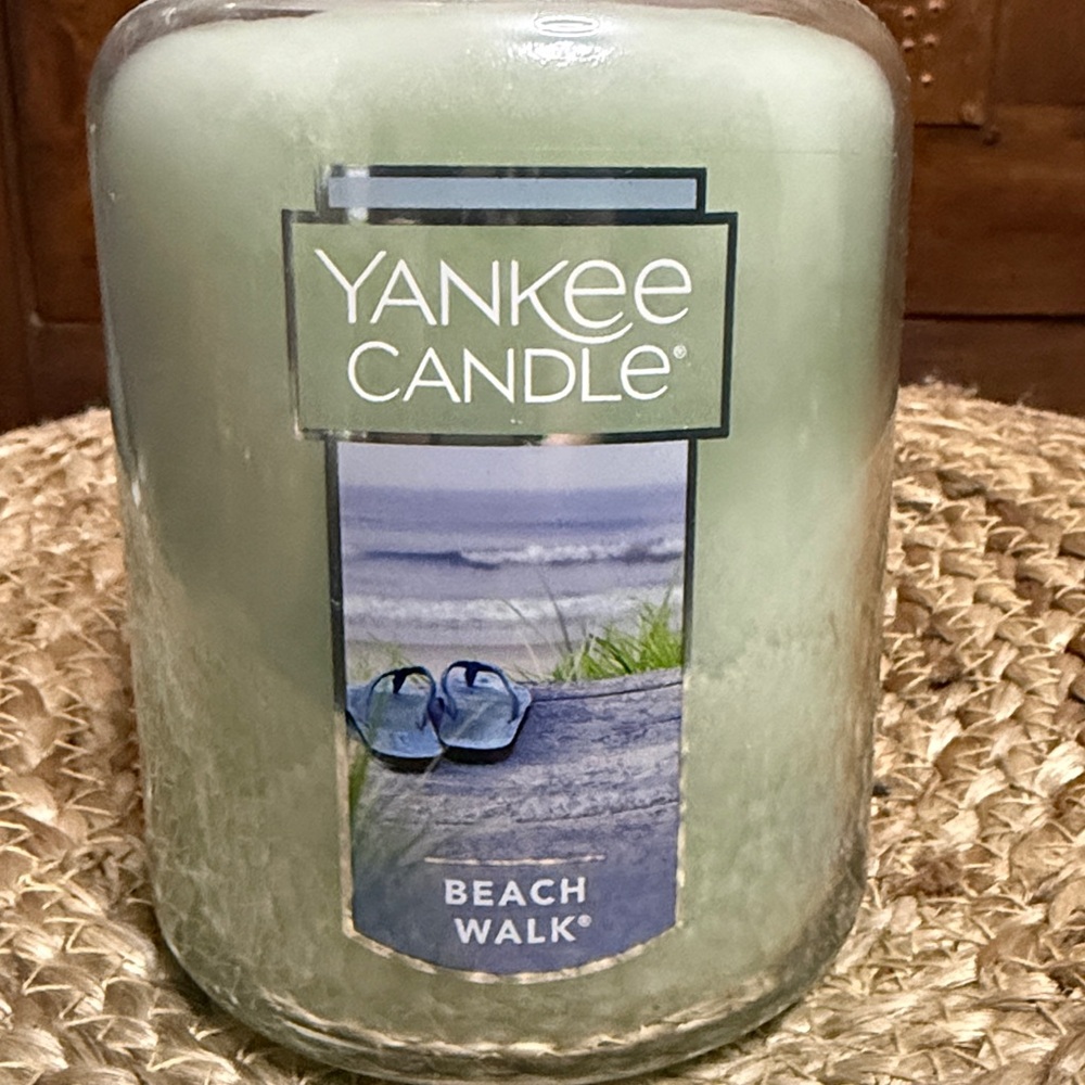 Yankee Candle Beach Walk in Soft Green